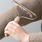 Portable Lint Remover Pet Hair Brush – Manual Fabric Shaver for Clothes, Sofa & Carpet Cleaning