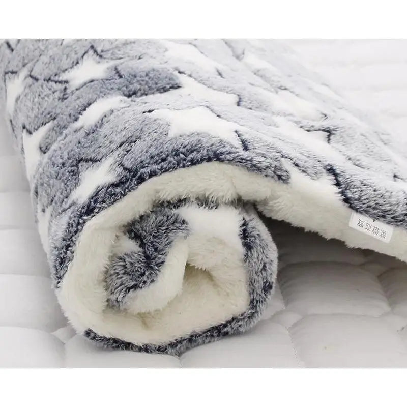 Bear Pattern Soft Fleece Pet Sleeping Mat – Washable Warm Dog and Cat Bed Blanket