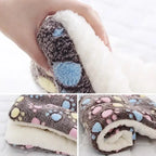 Bear Pattern Soft Fleece Pet Sleeping Mat – Washable Warm Dog and Cat Bed Blanket